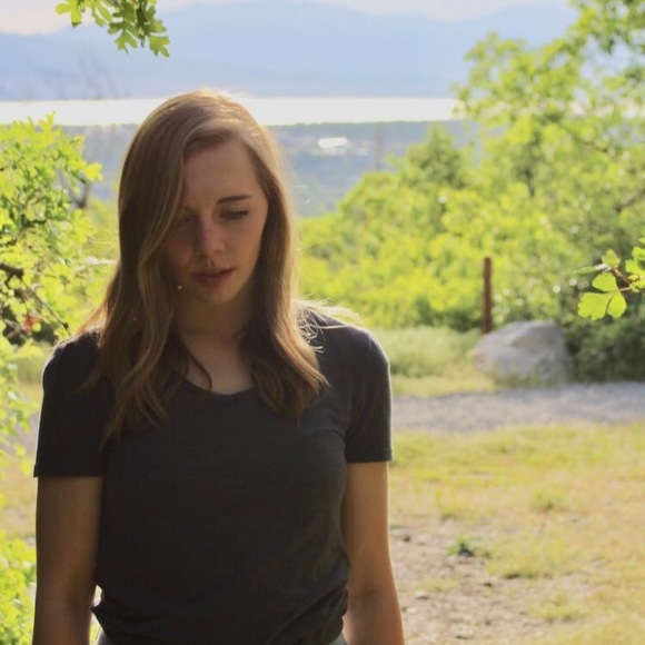 Meet your Posher, Phenix - Picture 1 of 1